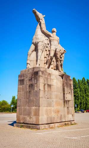 Compre o passeio de ônibus Hop-On Hop-Off em Düsseldorf – Ingressos oficiais e passeio turístico personalizável em 2025 Reserve o seu tour hop-on hop-off em Düsseldorf, Alemanha – Bilhetes oficiais, percursos ajustáveis e cancelamento gratuito em 2025