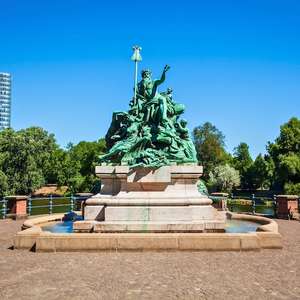 Visite Düsseldorf a partir de um ônibus Hop-On Hop-Off – Explore monumentos e atrações em 2025 Suba no ônibus turístico de dois andares em Düsseldorf, Alemanha – Descubra atrações, monumentos e locais secretos com o tour hop-on hop-off em 2025