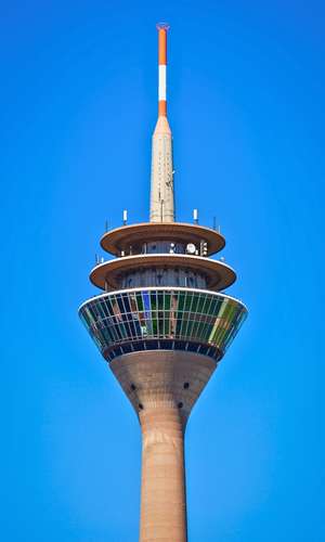 Compre o passeio de ônibus Hop-On Hop-Off em Düsseldorf – Ingressos oficiais e passeio turístico personalizável em 2025 Reserve o seu tour hop-on hop-off em Düsseldorf, Alemanha – Bilhetes oficiais, percursos ajustáveis e cancelamento gratuito em 2025